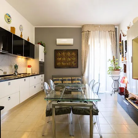 Hola Cathedral House * Palermo